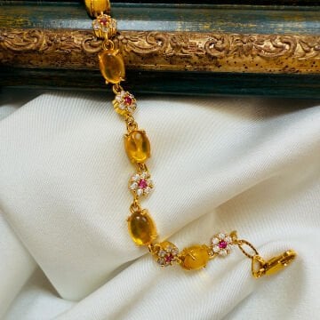 Amber Taşlı Kırmızı Çiçekli Tasarım Bileklik