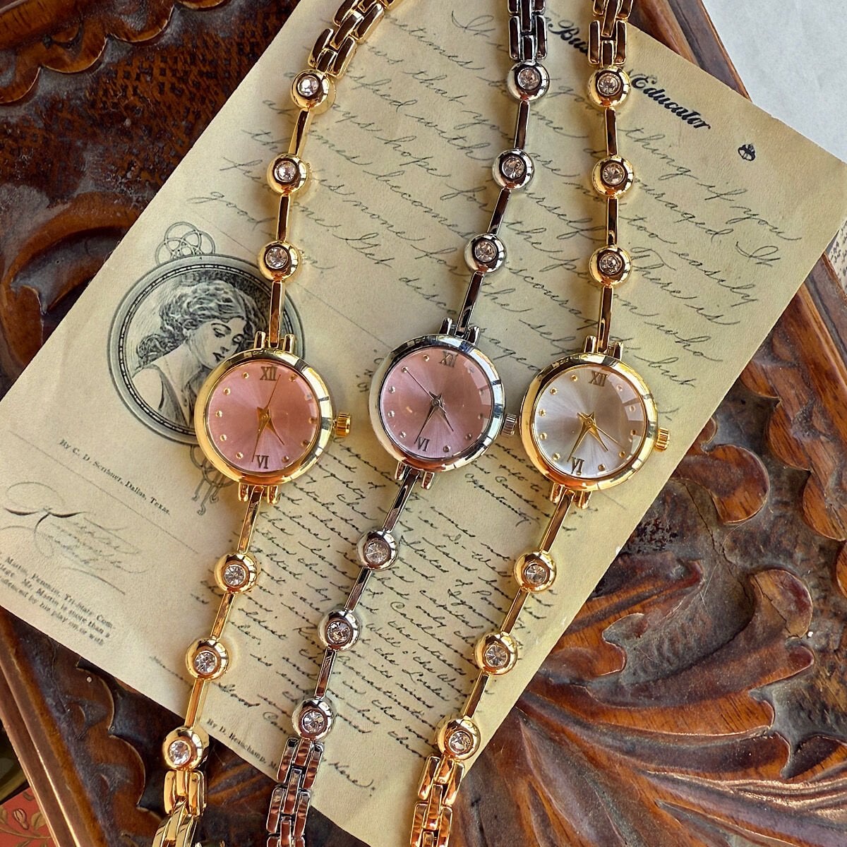 Minimal Taş Detay Tasarım Kordon Saat