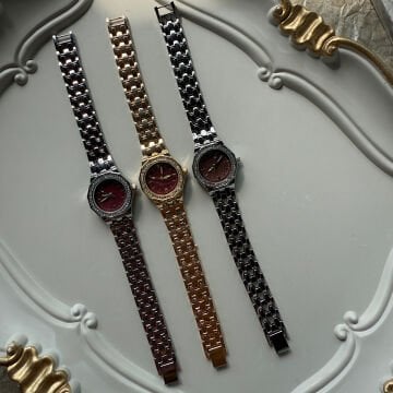 Taş Çerçeve Yuvarlak Kasa Saatler