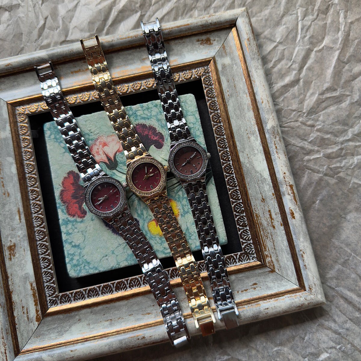 Taş Çerçeve Yuvarlak Kasa Saatler