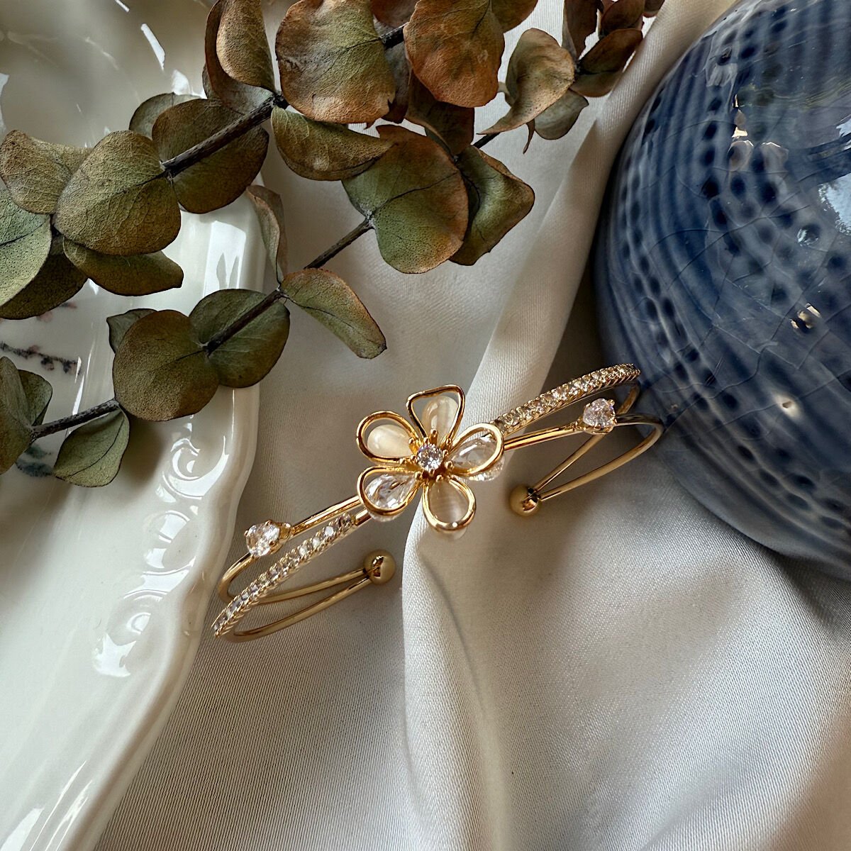 Zirkon Taşlı Beyaz Mineli Çiçek Tasarım Halka Bileklik