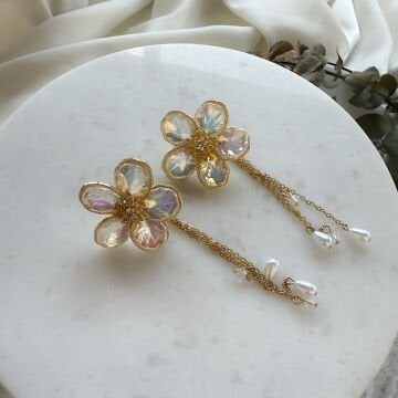 Püskül Detay Gold Çiçek Küpe