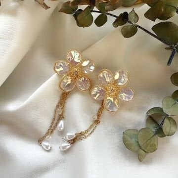 Püskül Detay Gold Çiçek Küpe