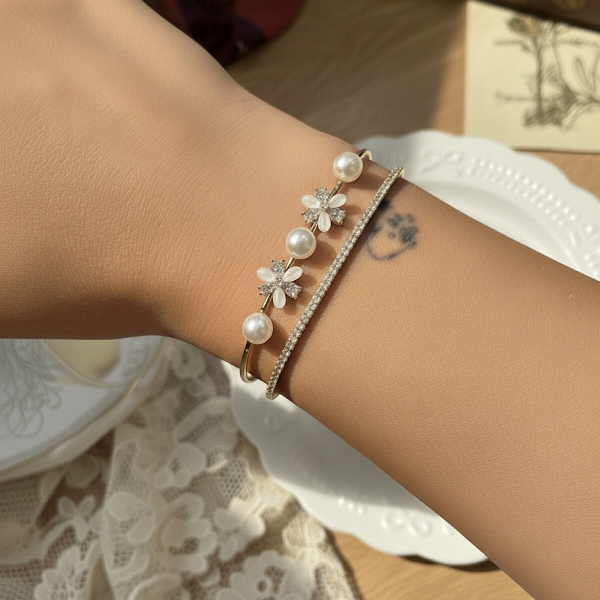 İnci Detaylı Çiçek Halka Bileklik