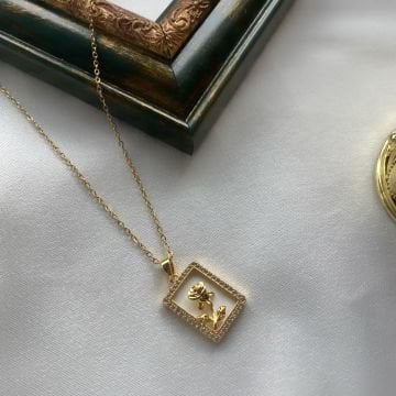 Taşlı Çerçeve Vintage Gül Çelik Kolye