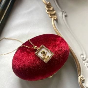 Taşlı Çerçeve Vintage Gül Çelik Kolye