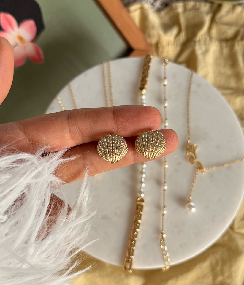 Taşlı Deniz Kabuğu Küpe