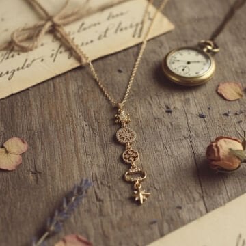 Kar Tanesi ve Yıldız Figürlü Çelik Kolye