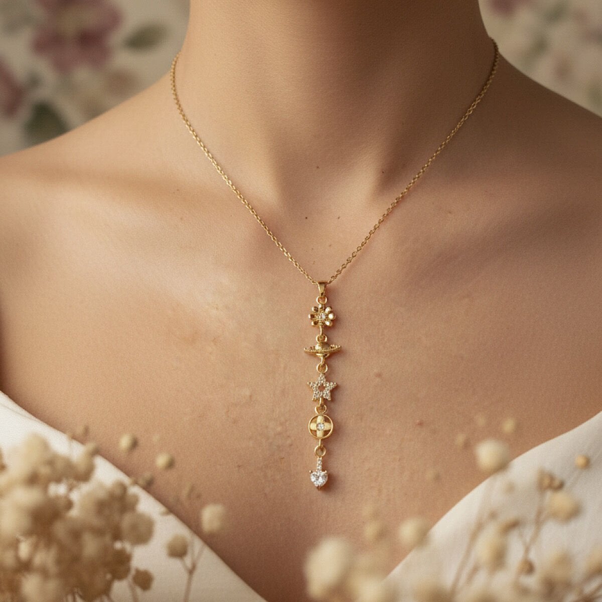 Gezegen Çiçek ve Kalp Detaylı Çelik Kolye