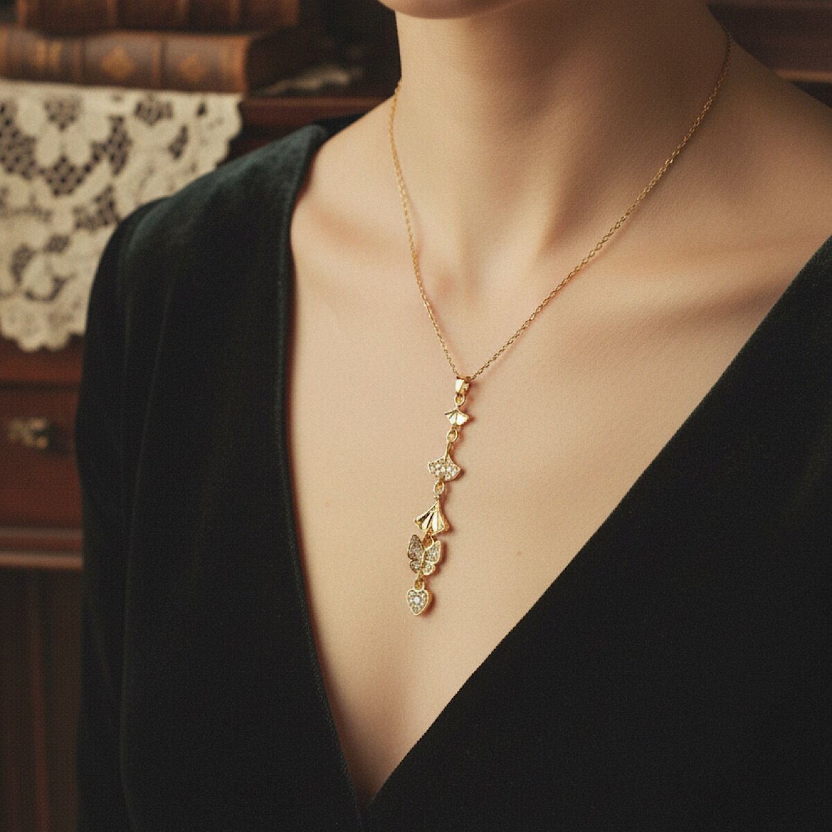 Kelebek Figürlü Minimal Tasarım Çelik Kolye