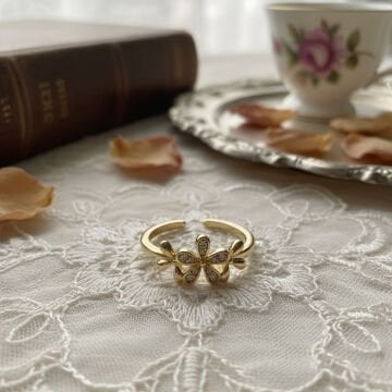 Taş Detaylı Çiçek Figürlü Tasarım Yüzük