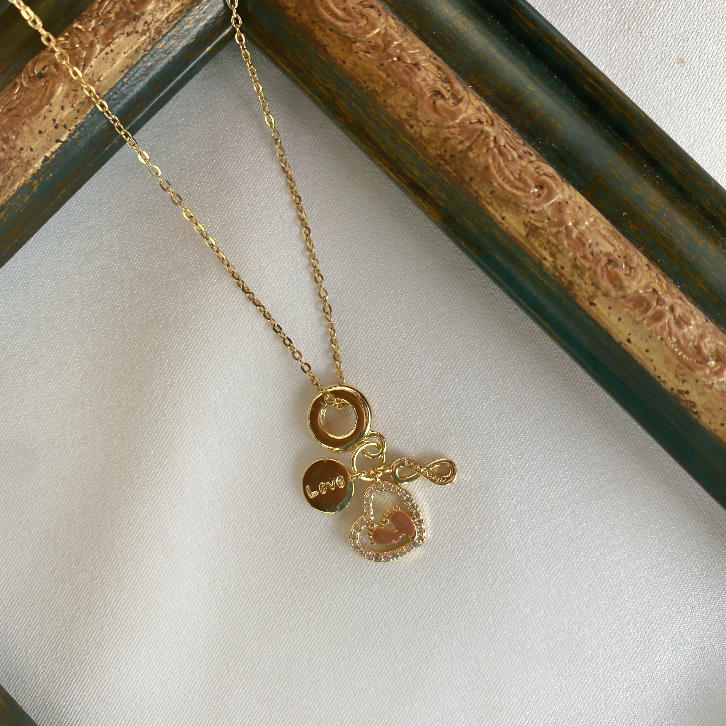 Forever Love Bebek Ayak İzi Çelik Kolye