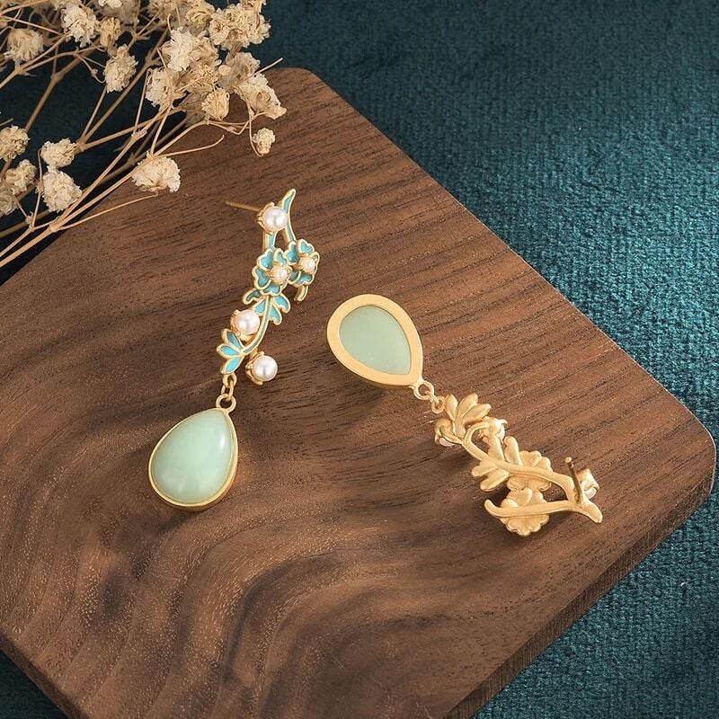 Yeşim Taşlı Çiçekli Damla Gümüş Küpe