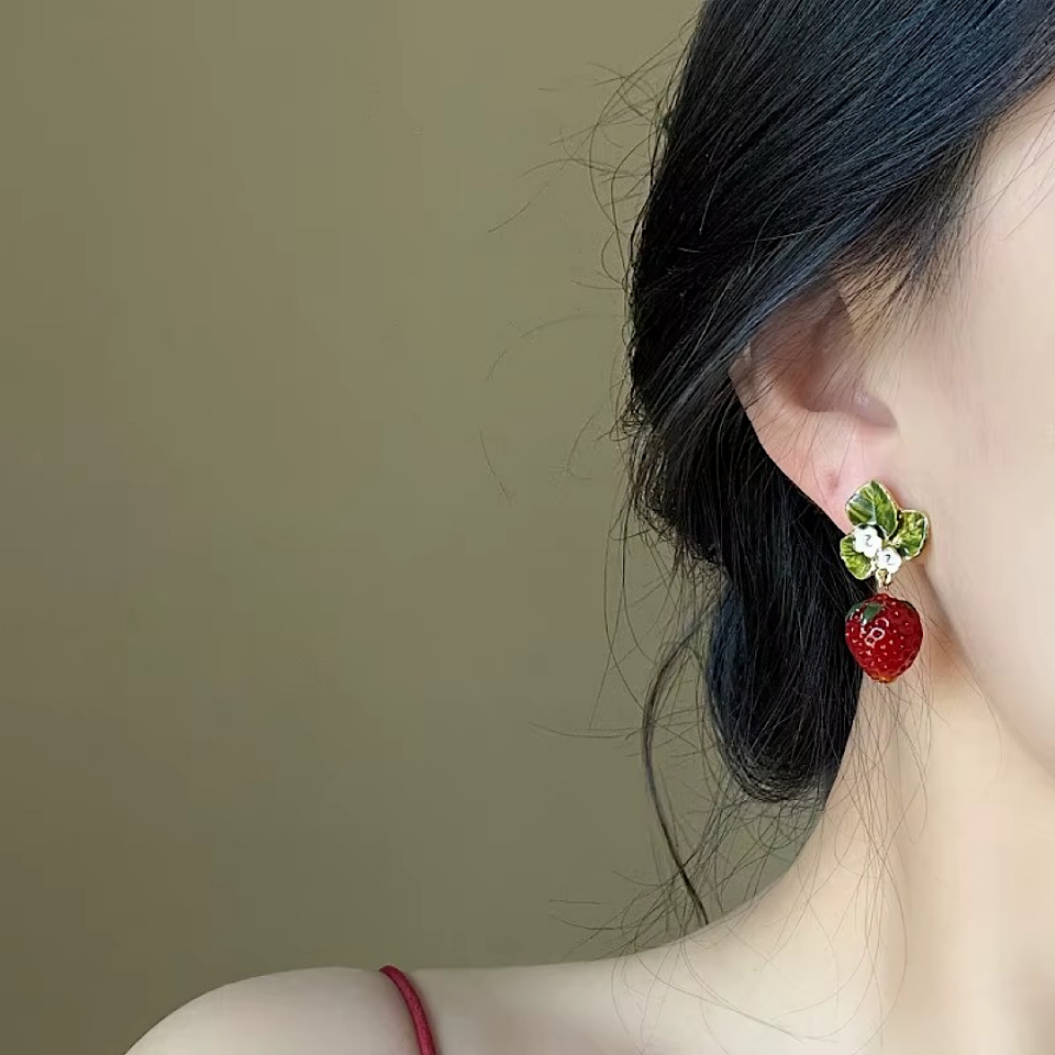 Vintage Çilek Tasarım Küpe