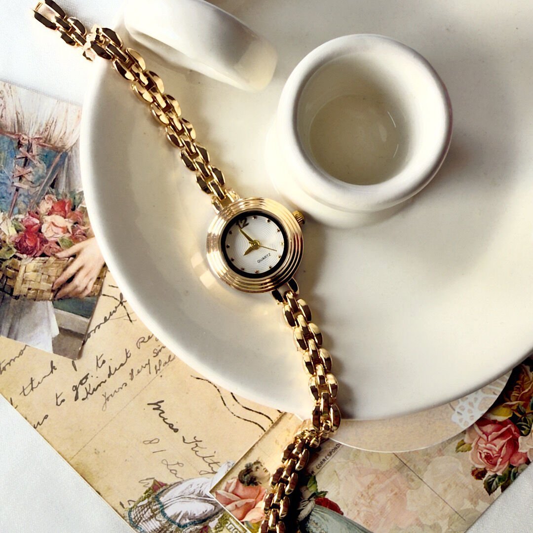 Gold Minimal Tasarım Saat