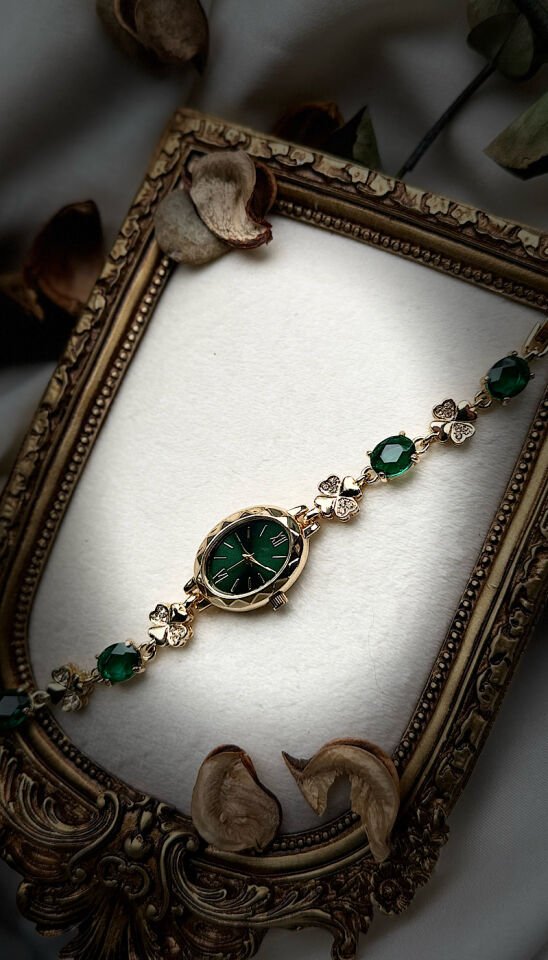 Vintage Renkli Çiçek Oval Tasarım Saat