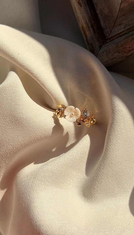 Retro Çiçek Detaylı Sedef Taşlı Pirinç Yüzük