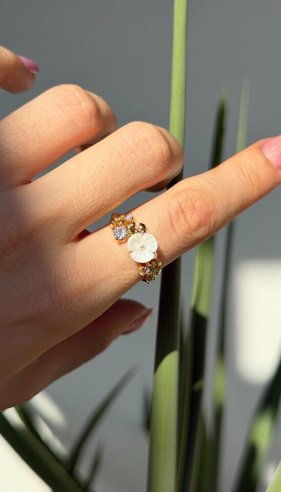 Retro Çiçek Detaylı Sedef Taşlı Pirinç Yüzük