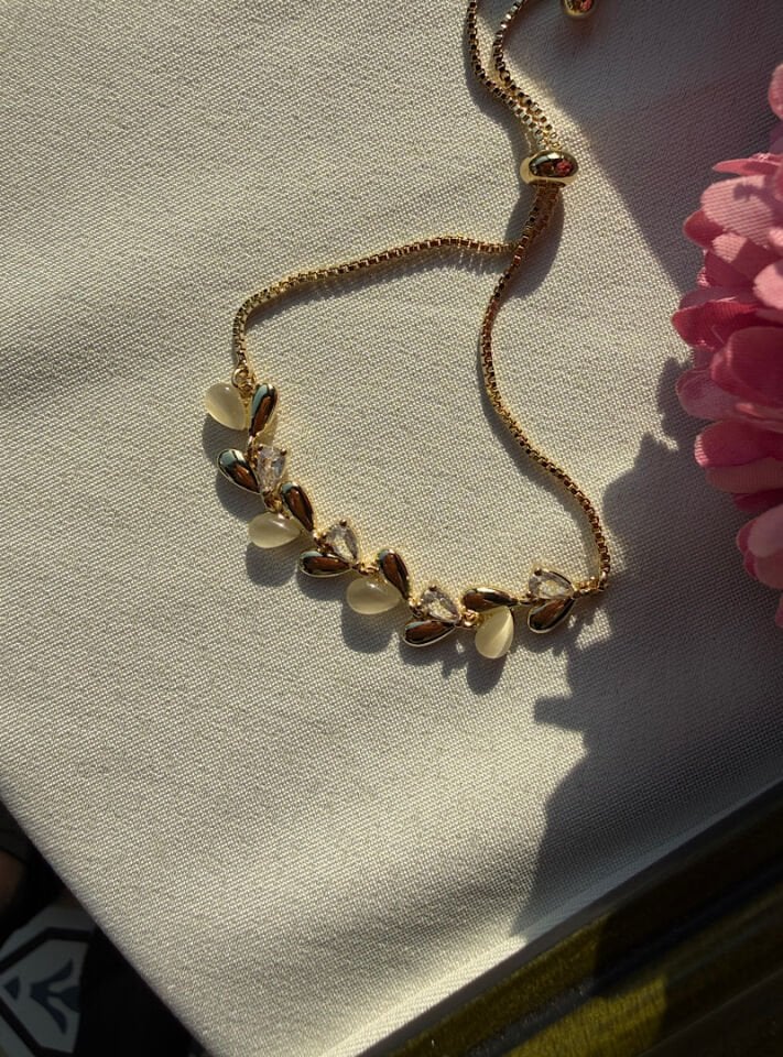 Minimal Yaprak Detaylı Zirkon Taşlı Asansör Bileklik