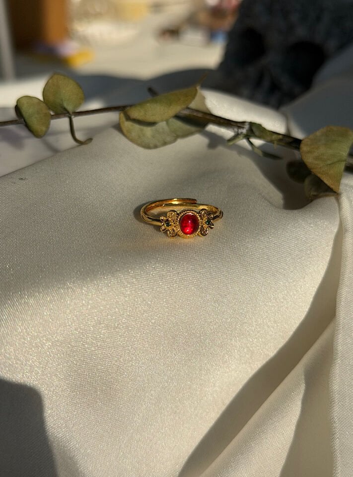 Vintage Kırmızı Taşlı Çiçek Motifli Yüzük
