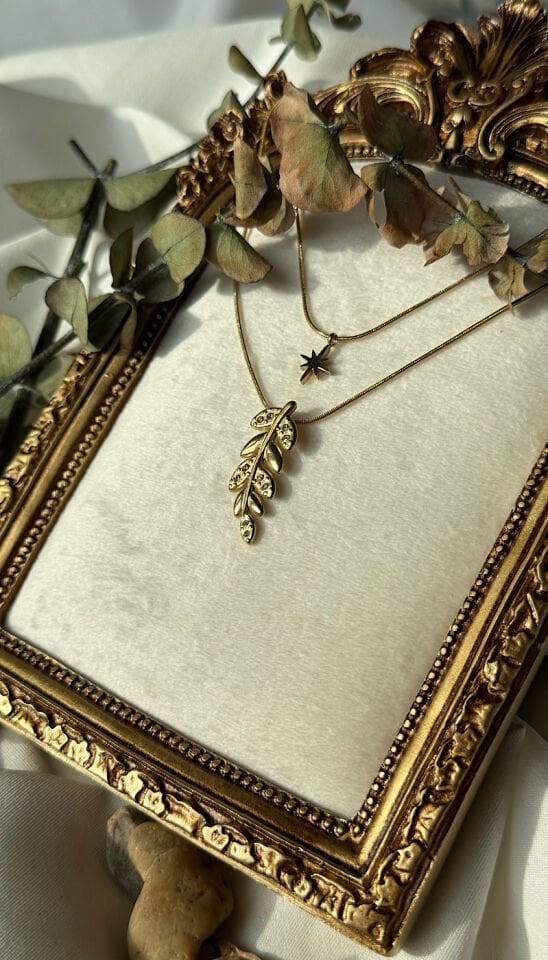 Vintage Yaprak ve Yıldız Figürlü Çift Katmanlı Çelik Kolye