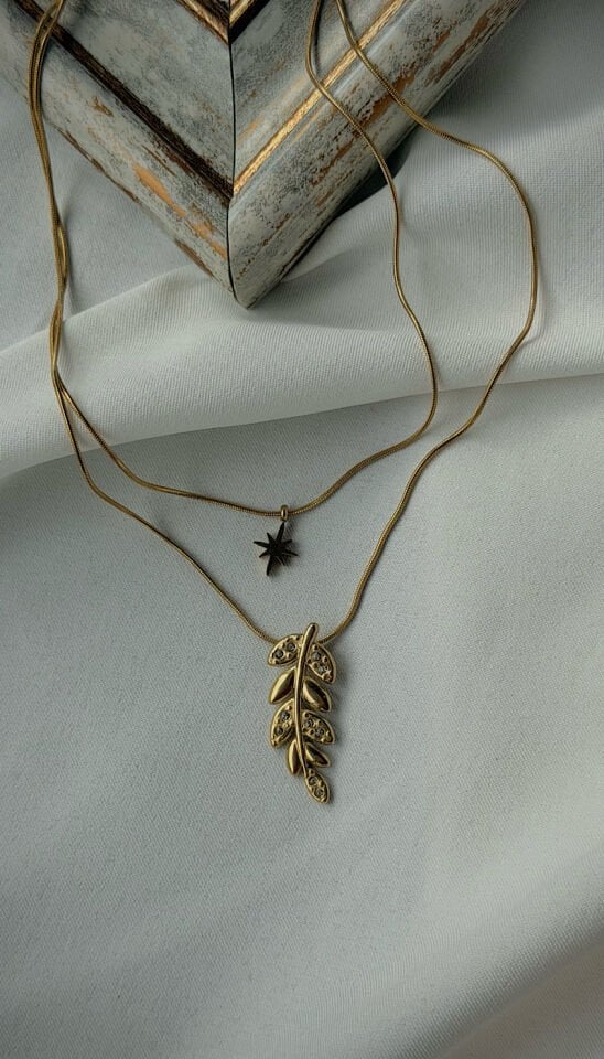 Vintage Yaprak ve Yıldız Figürlü Çift Katmanlı Çelik Kolye