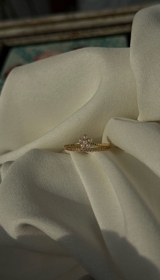 İnci Çiçek Motifli Çift Katmanlı Taşlı Yüzük