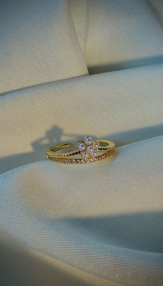 İnci Çiçek Motifli Çift Katmanlı Taşlı Yüzük