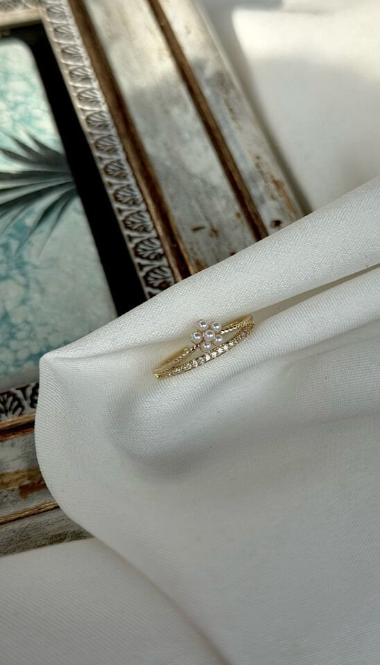 İnci Çiçek Motifli Çift Katmanlı Taşlı Yüzük