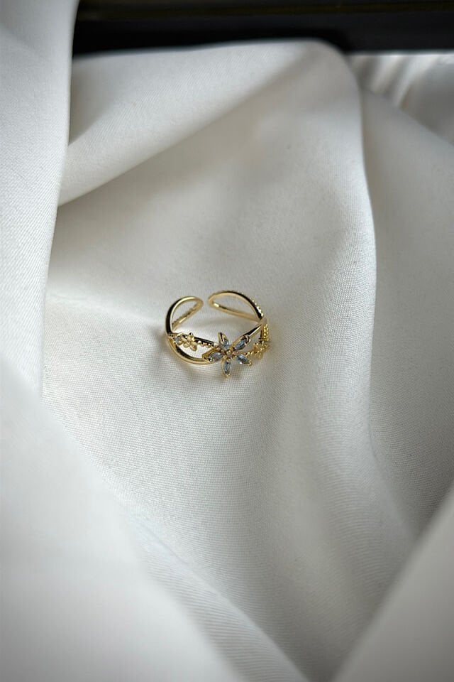 Minimal Çiçek Detaylı Mavi Taşlı Yüzük