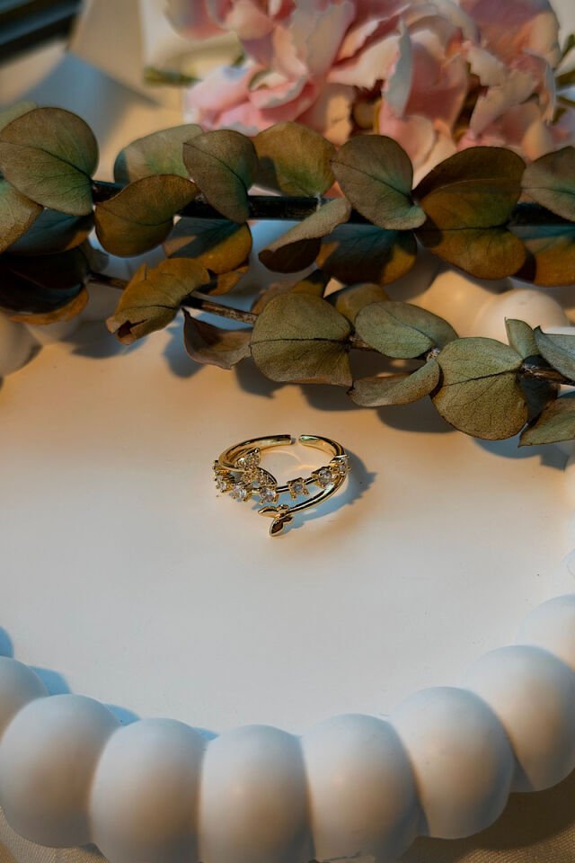 Minimal Kelebek Figürlü Taşlı Vintage Yüzük