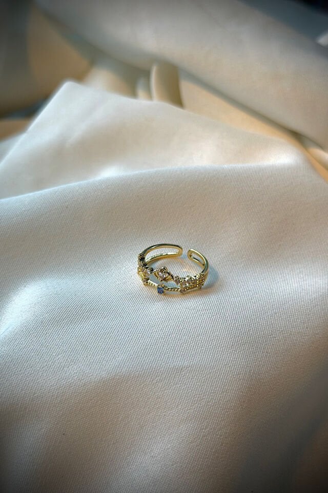 Vintage Taç Detaylı Mavi Taşlı Yüzük