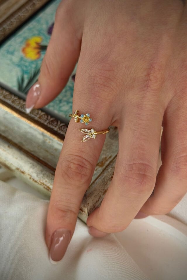 Forget Me Not Minimal Çiçek Detaylı Zirkon Yüzük