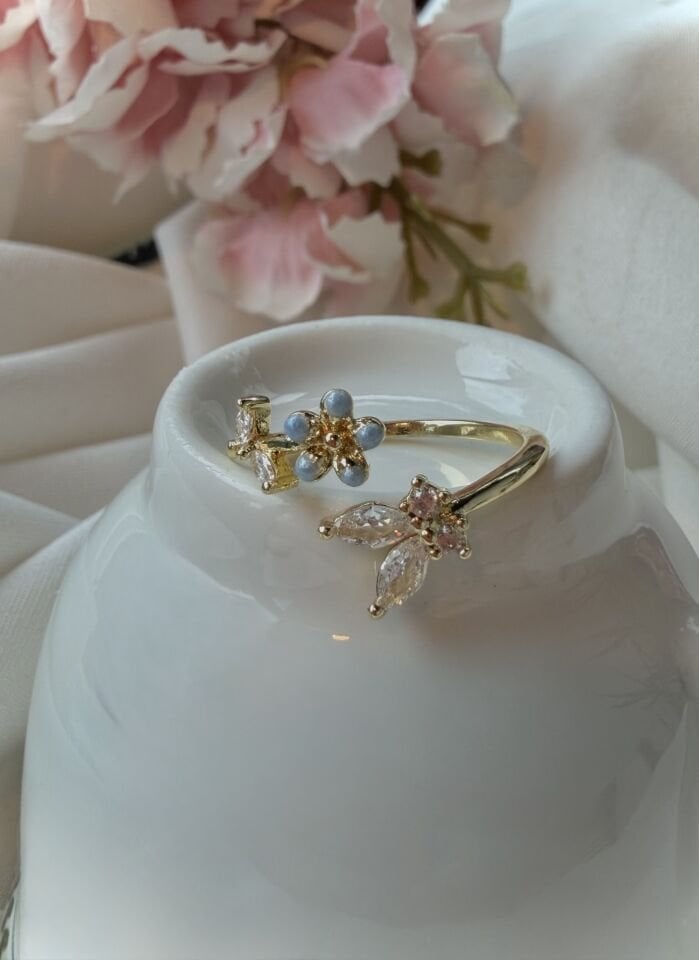 Forget Me Not Minimal Çiçek Detaylı Zirkon Yüzük