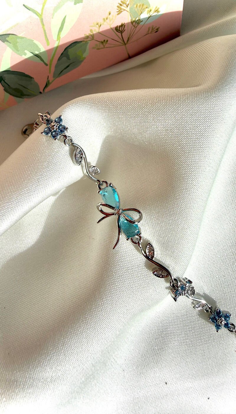 Mavi Taşlı Fiyonk Detaylı Yaprak Tasarım Bileklik
