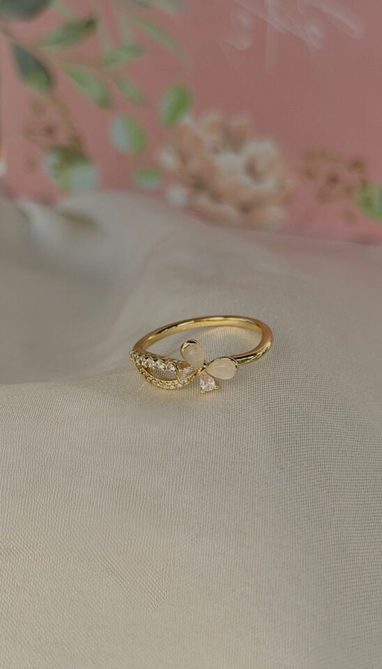 Minimal Fiyonk Detaylı Zirkon Taşlı Vintage Yüzük