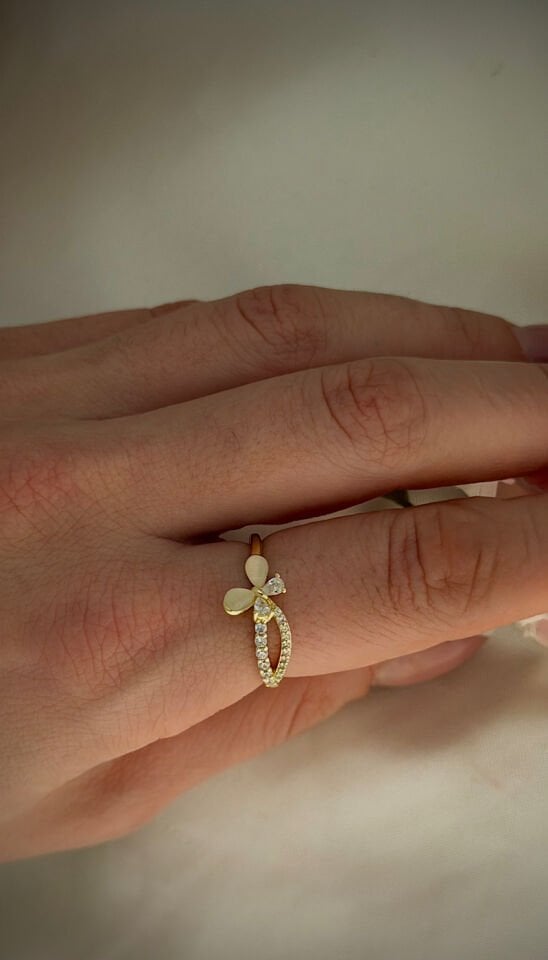 Minimal Fiyonk Detaylı Zirkon Taşlı Vintage Yüzük