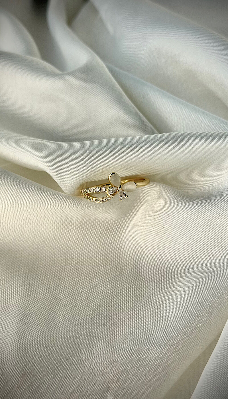 Minimal Fiyonk Detaylı Zirkon Taşlı Vintage Yüzük