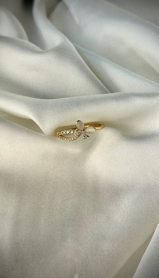 Minimal Fiyonk Detaylı Zirkon Taşlı Vintage Yüzük