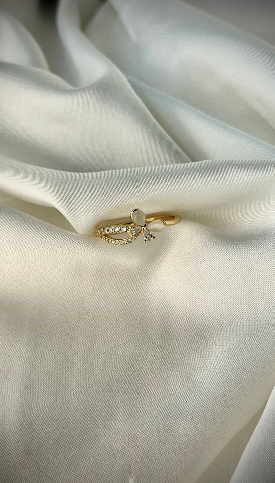 Minimal Fiyonk Detaylı Zirkon Taşlı Vintage Yüzük