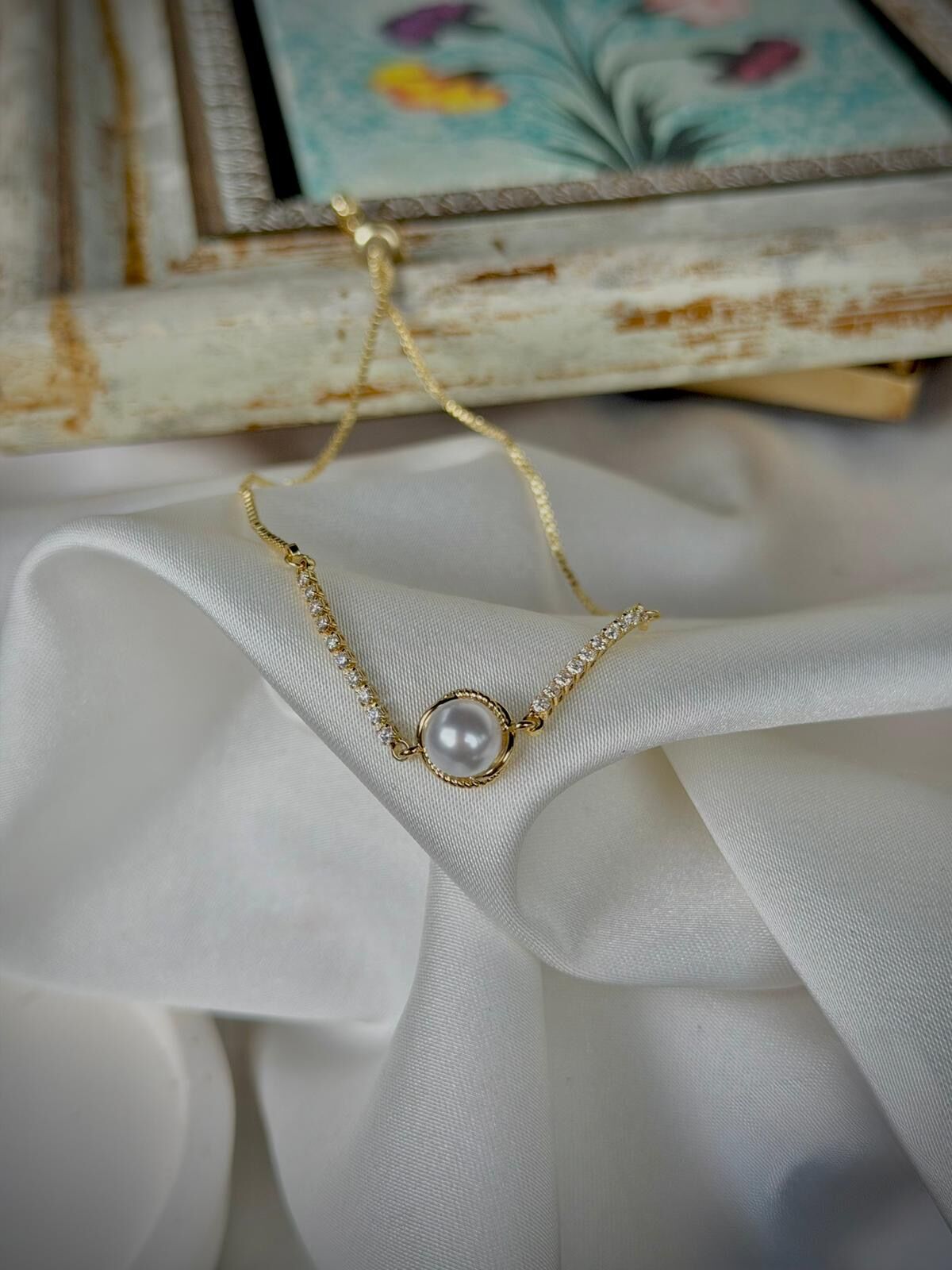 İnci Detaylı Zirkon Taşlı Vintage Asansör Bileklik