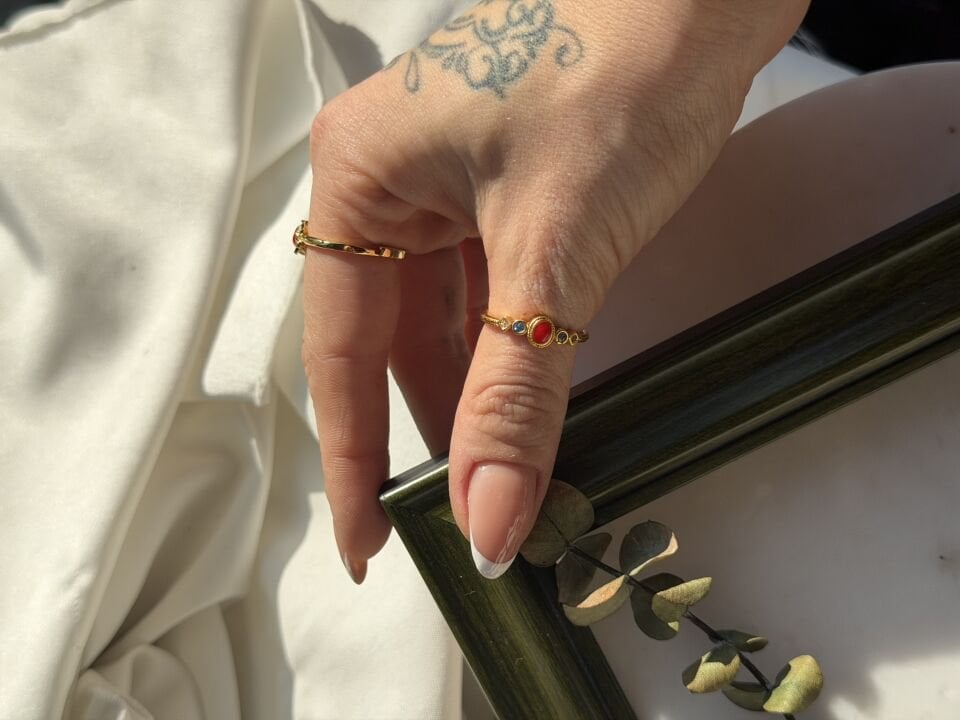 Kırmızı Taşlı Vintage Minimal Pirinç Yüzük