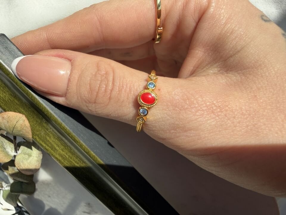 Kırmızı Taşlı Vintage Minimal Pirinç Yüzük