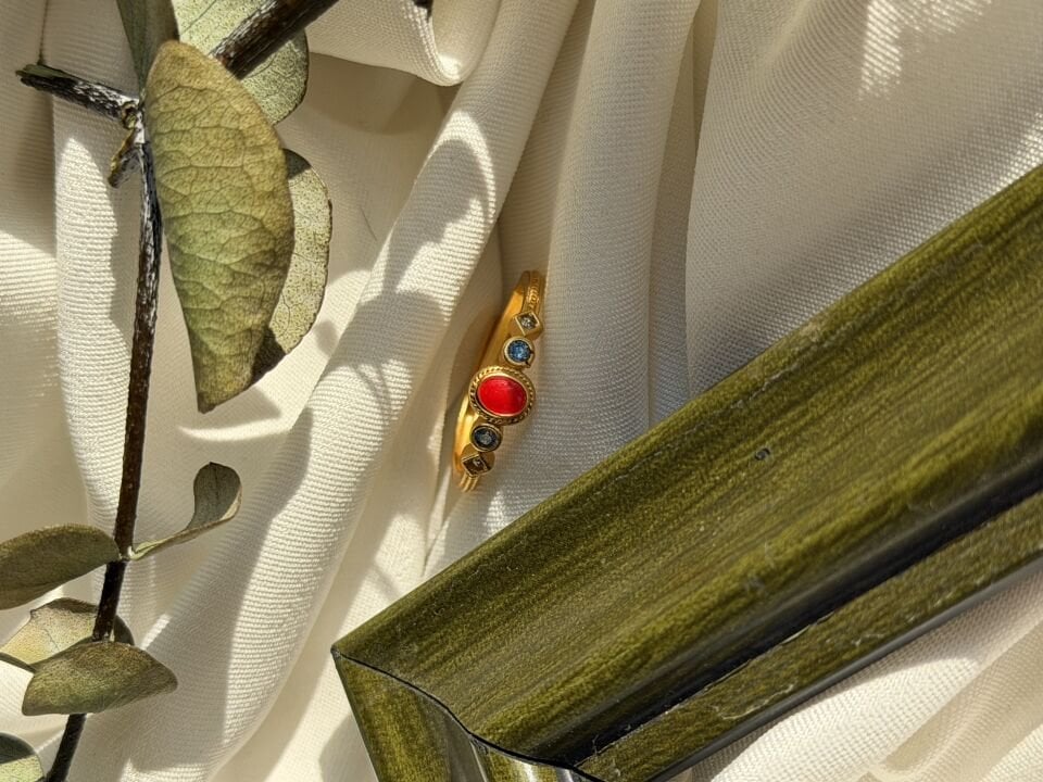 Kırmızı Taşlı Vintage Minimal Pirinç Yüzük