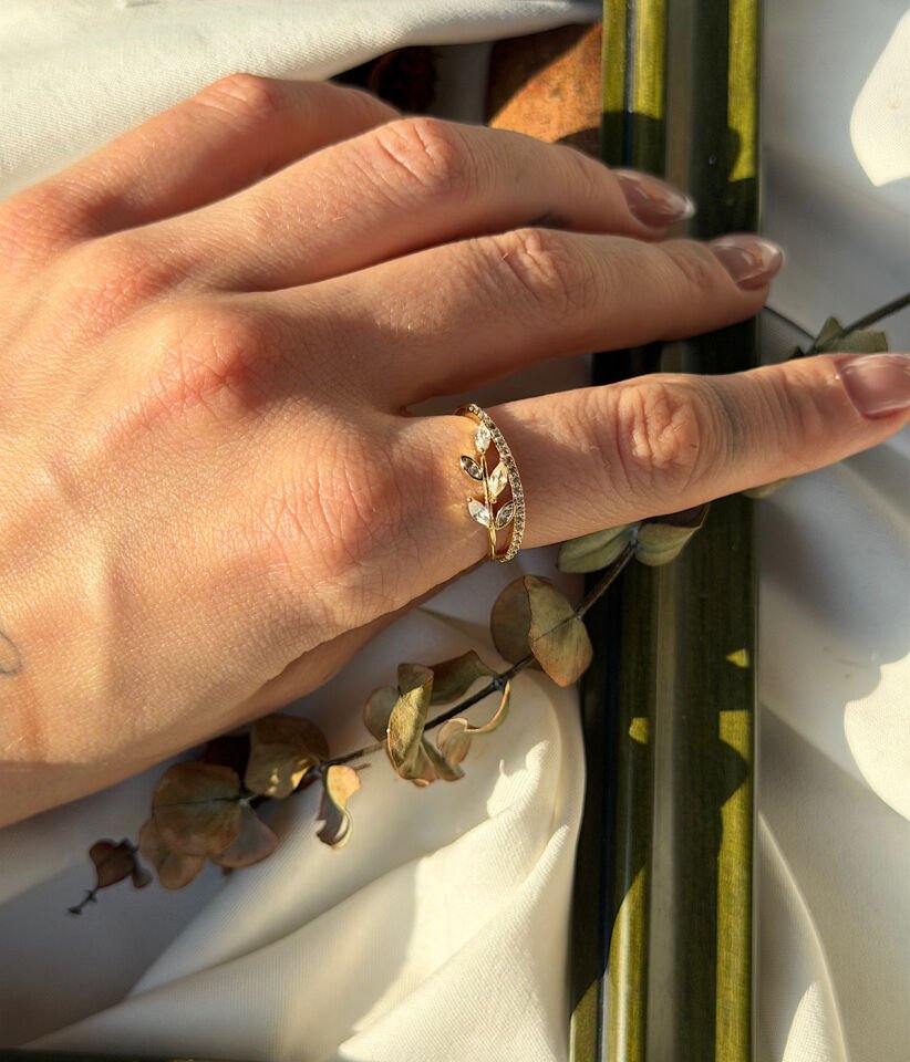 Yaprak Figürlü Zirkon Taşlı Vintage Pirinç Yüzük