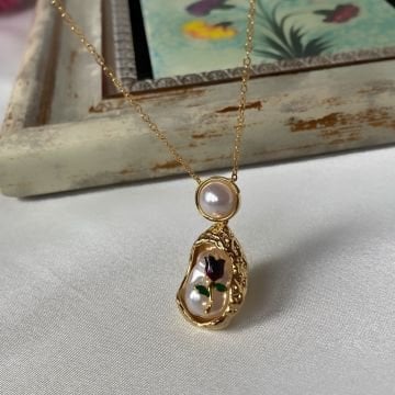 Vintage Gold Tasarım Gül Detaylı Çelik Kolye