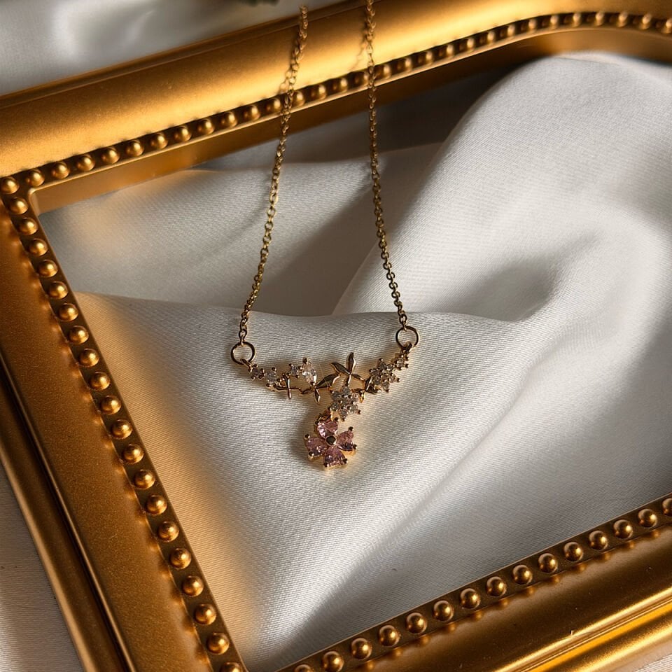 Peri Çiçeği Tasarım Çelik Kolye