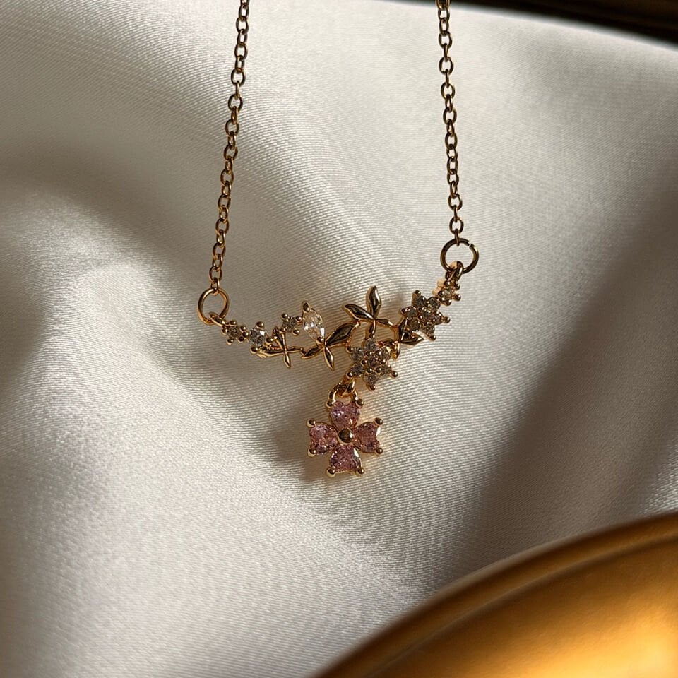 Peri Çiçeği Tasarım Çelik Kolye