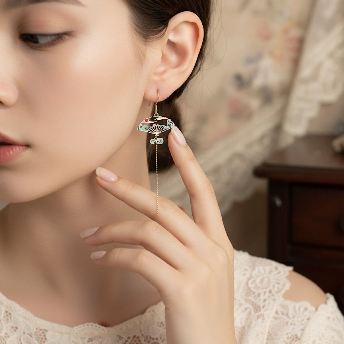 Leylek ve Yelpaze Küpe