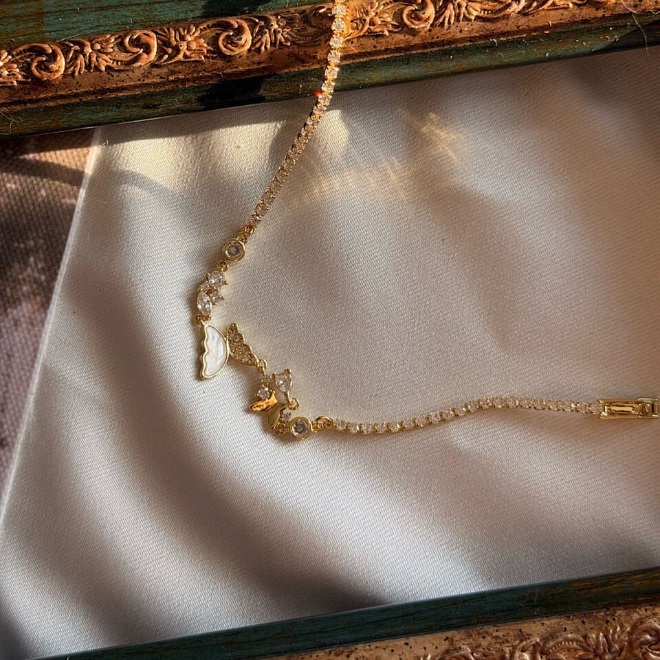 Sedef ve Zirkon Taşlı Tasarım Kelebek Bileklik